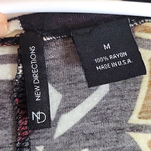 New Directions Batwing Sleeve Butterfly themed Top SizeM - Picture 2 of 7